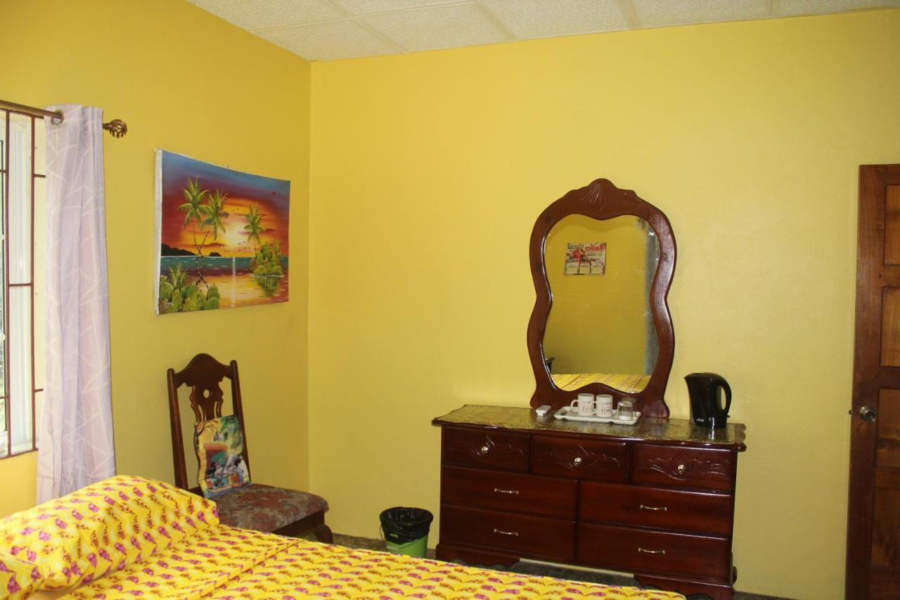 Ritashomeawayfromhome Ocho Rios Exterior foto