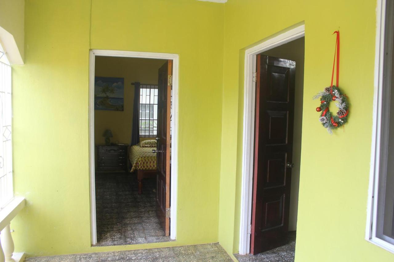 Ritashomeawayfromhome Ocho Rios Exterior foto